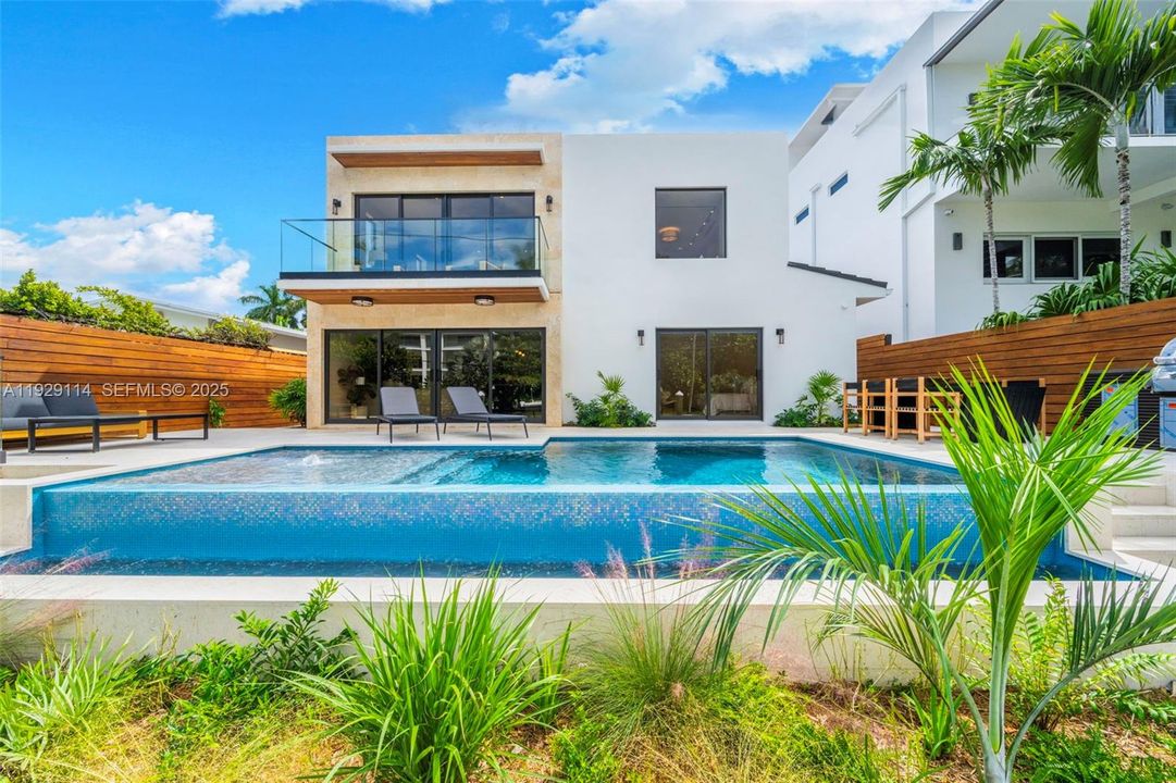 В аренду: $45,000 (4 спален, 4 ванн, 3665 Квадратных фут)