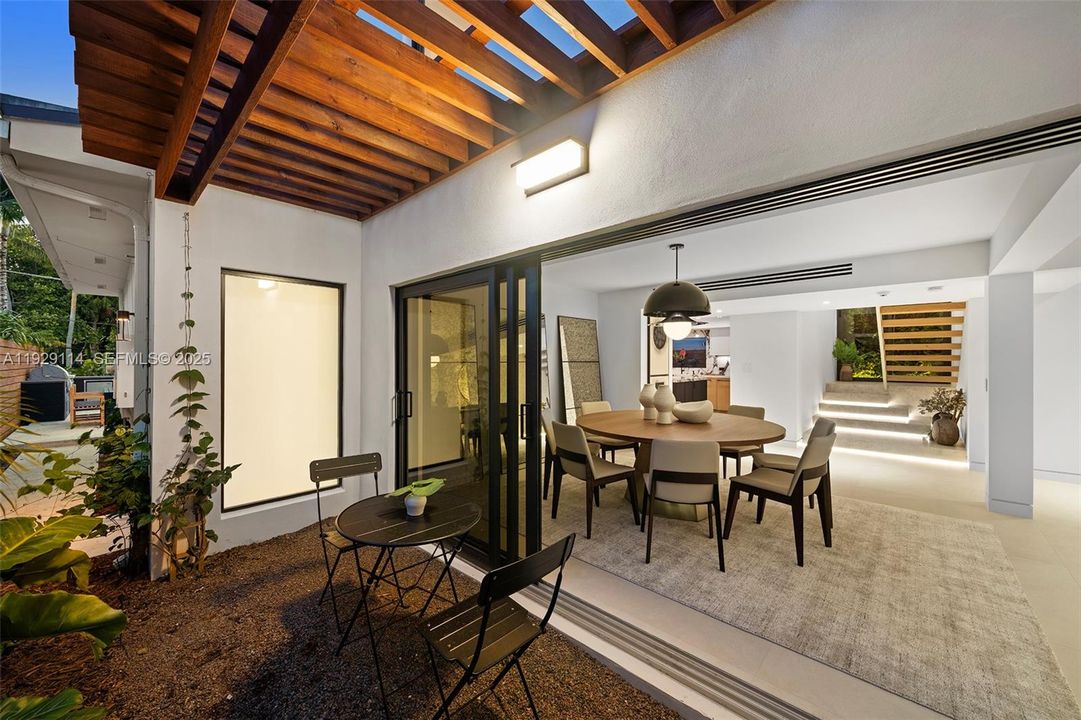 В аренду: $45,000 (4 спален, 4 ванн, 3665 Квадратных фут)