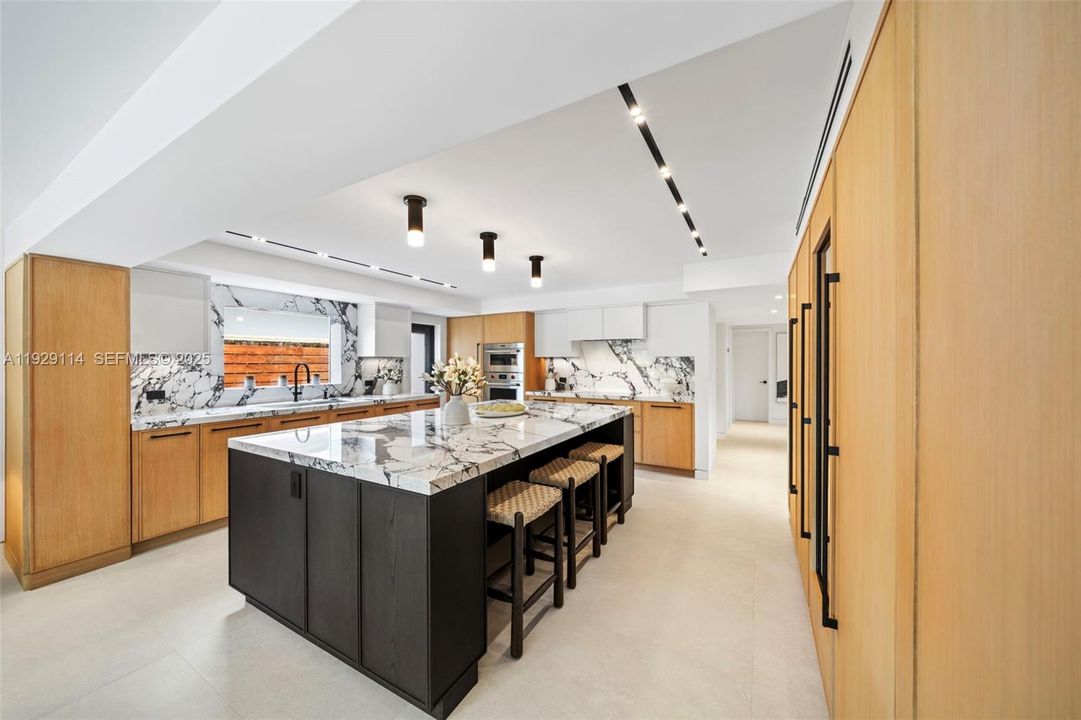 В аренду: $45,000 (4 спален, 4 ванн, 3665 Квадратных фут)