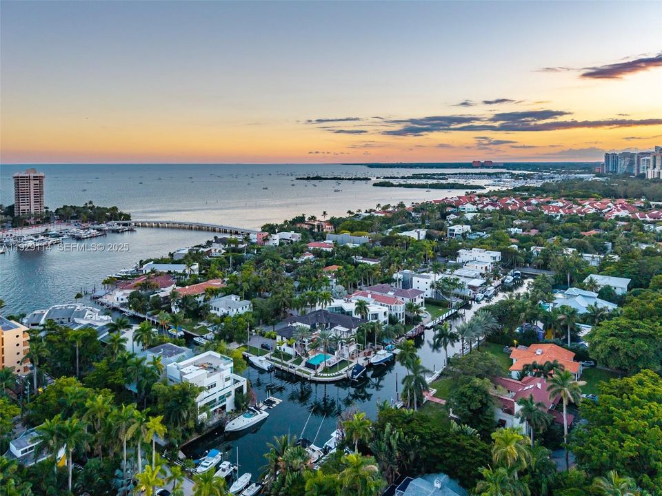 В аренду: $45,000 (4 спален, 4 ванн, 3665 Квадратных фут)