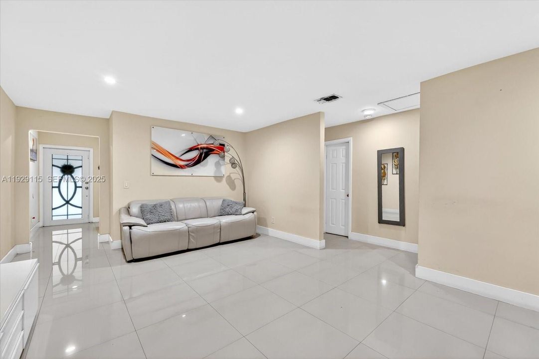 En Venta: $540,000 (3 camas, 2 baños, 1268 Pies cuadrados)