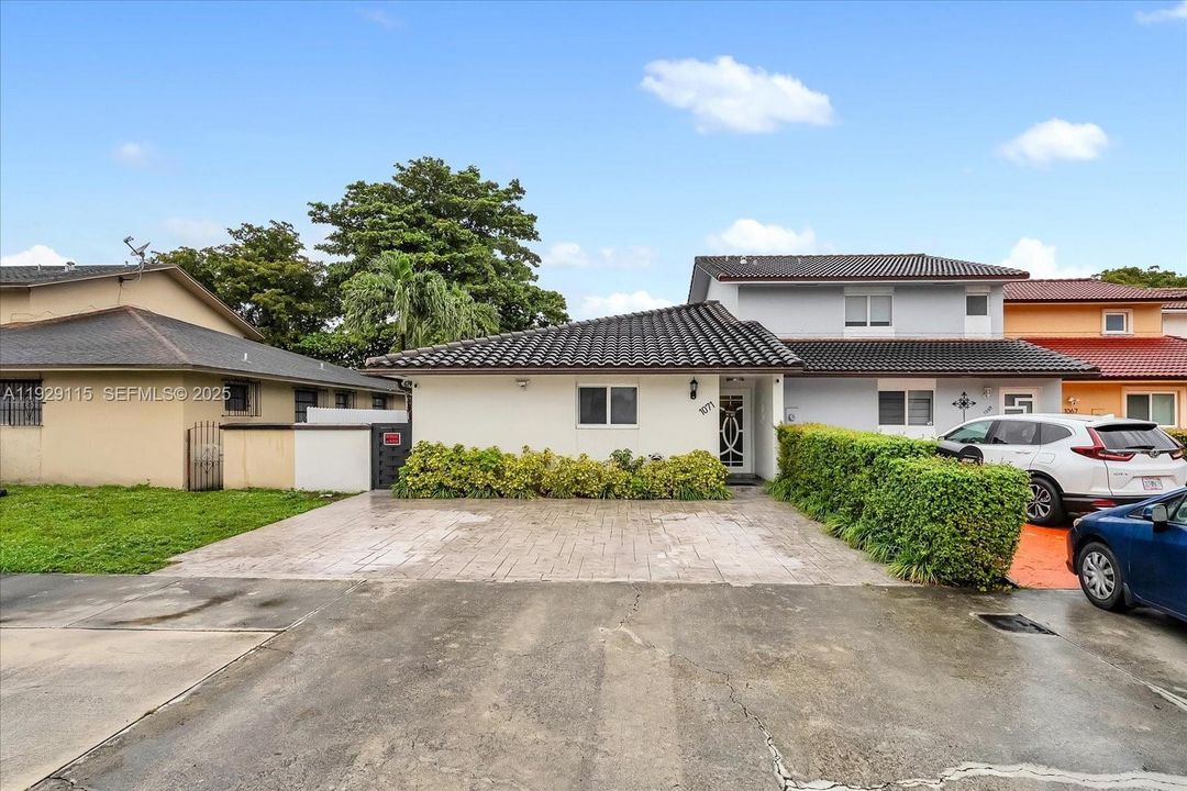 En Venta: $540,000 (3 camas, 2 baños, 1268 Pies cuadrados)