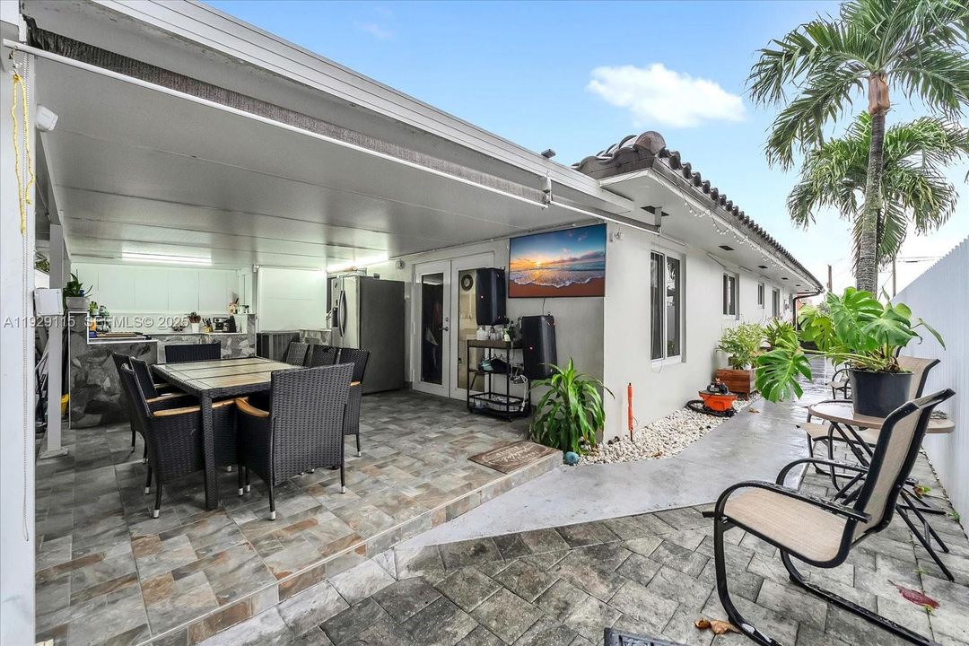 En Venta: $540,000 (3 camas, 2 baños, 1268 Pies cuadrados)