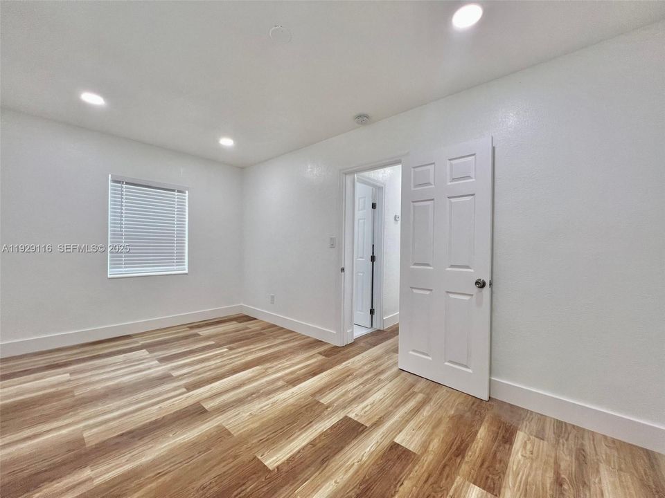 For Rent: $1,550 (0 beds, 1 baths, 550 Square Feet)