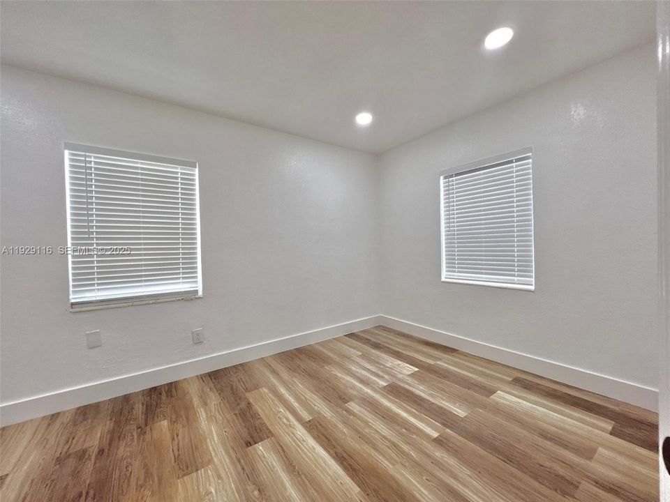 For Rent: $1,550 (0 beds, 1 baths, 550 Square Feet)