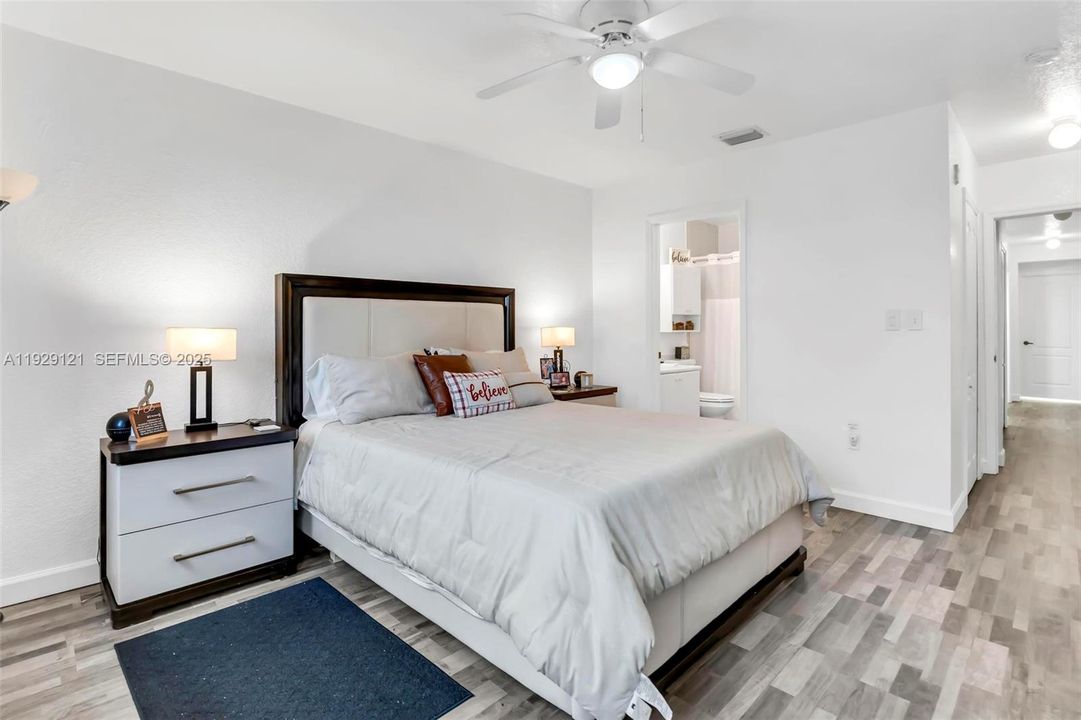 For Sale: $345,000 (2 beds, 2 baths, 1298 Square Feet)