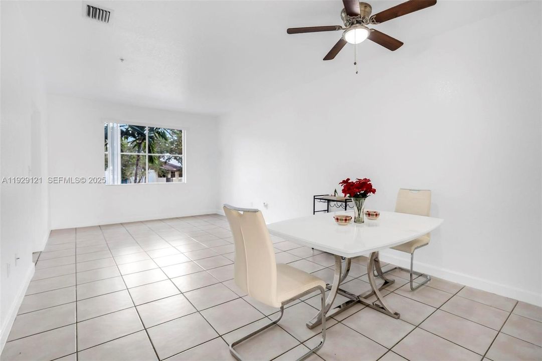 For Sale: $345,000 (2 beds, 2 baths, 1298 Square Feet)