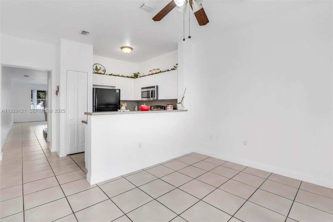 For Sale: $345,000 (2 beds, 2 baths, 1298 Square Feet)