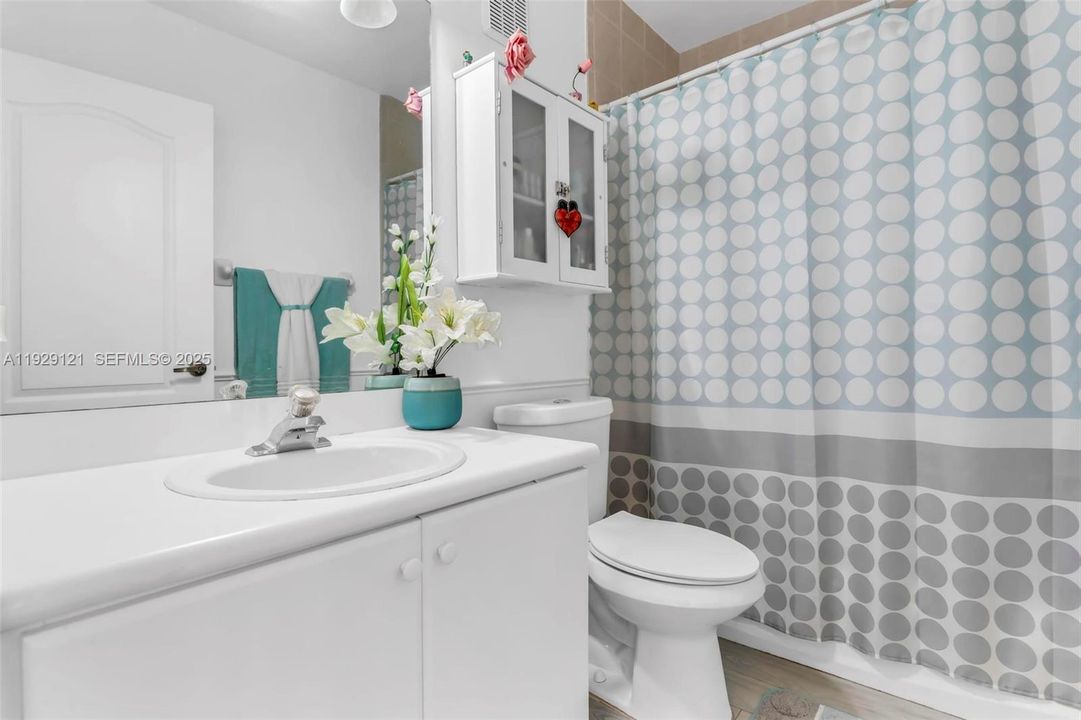 For Sale: $345,000 (2 beds, 2 baths, 1298 Square Feet)