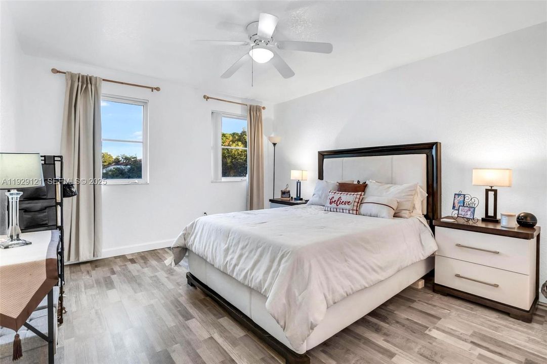 For Sale: $345,000 (2 beds, 2 baths, 1298 Square Feet)