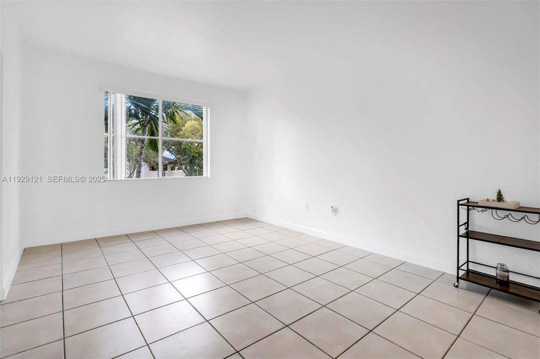 For Sale: $345,000 (2 beds, 2 baths, 1298 Square Feet)