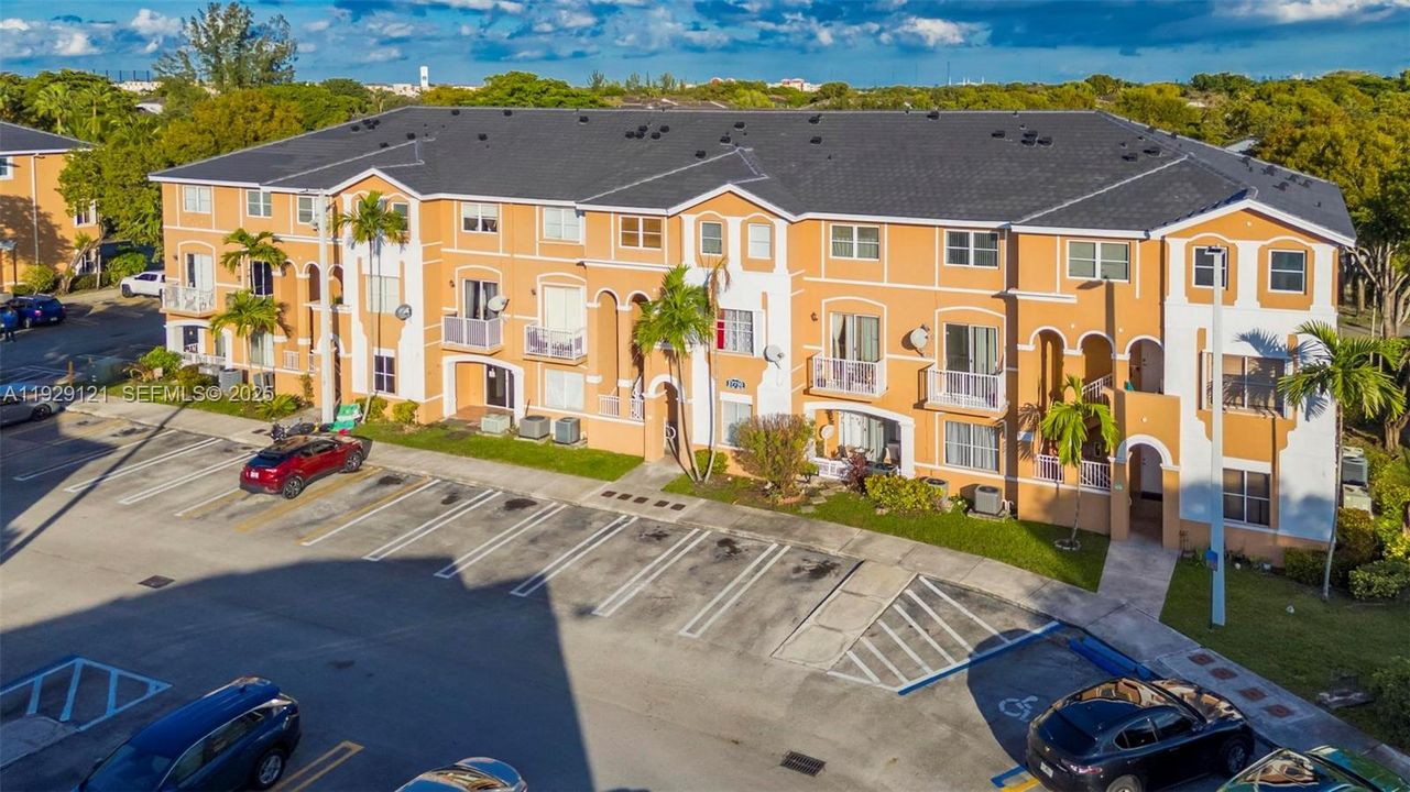 For Sale: $345,000 (2 beds, 2 baths, 1298 Square Feet)