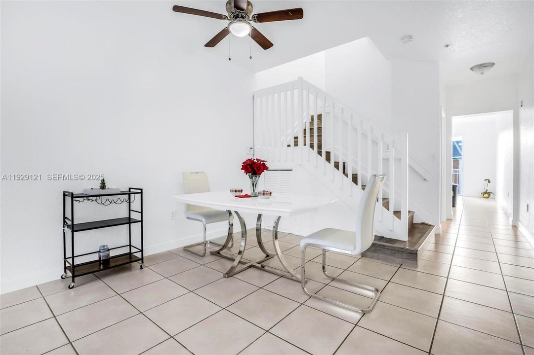 For Sale: $345,000 (2 beds, 2 baths, 1298 Square Feet)