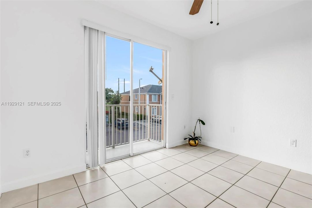 For Sale: $345,000 (2 beds, 2 baths, 1298 Square Feet)