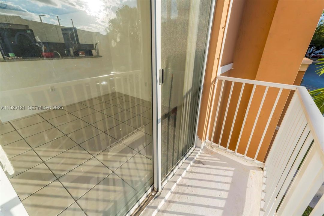 For Sale: $345,000 (2 beds, 2 baths, 1298 Square Feet)