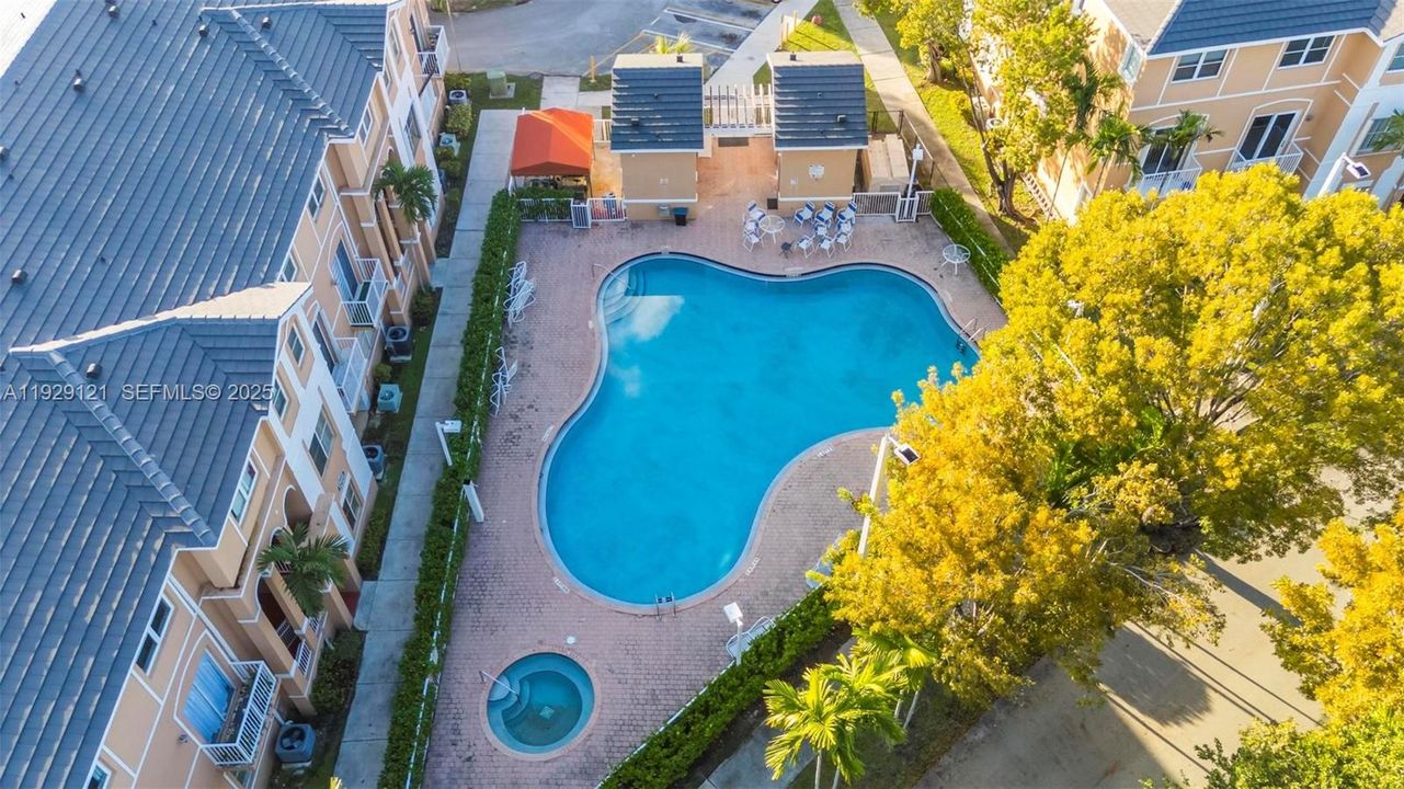 For Sale: $345,000 (2 beds, 2 baths, 1298 Square Feet)