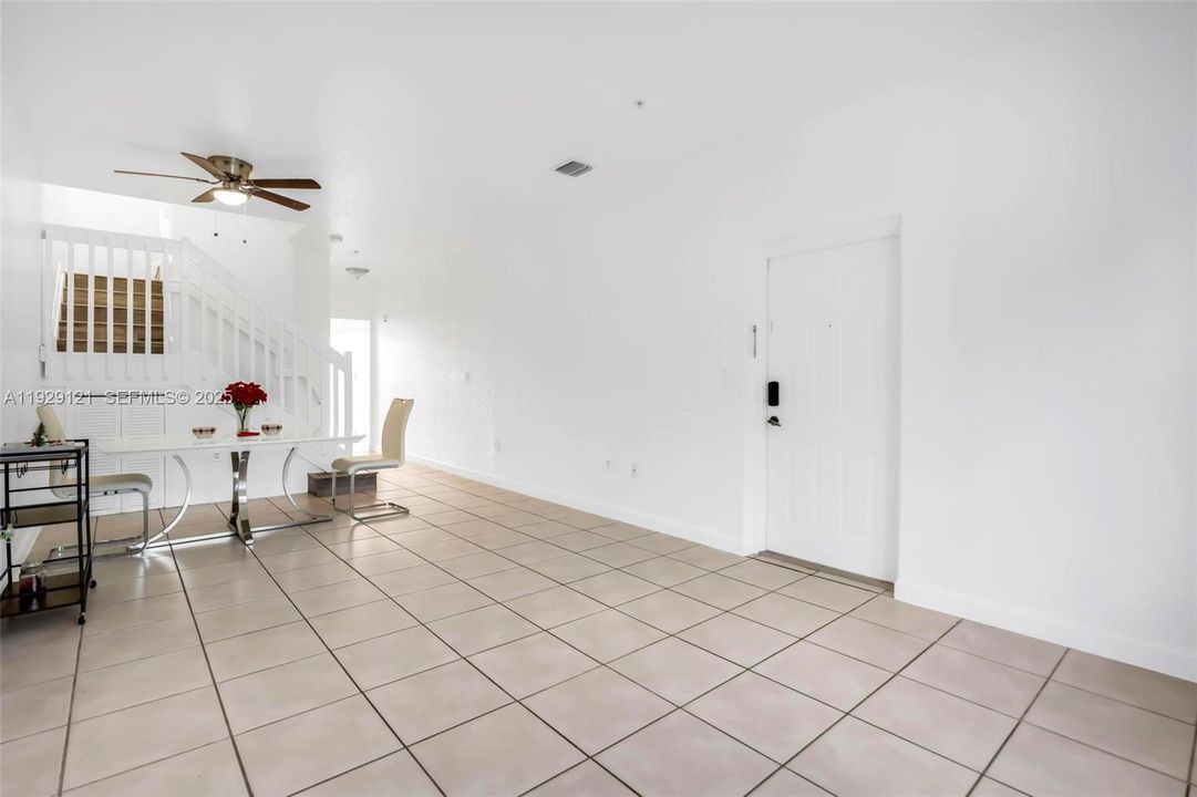 For Sale: $345,000 (2 beds, 2 baths, 1298 Square Feet)