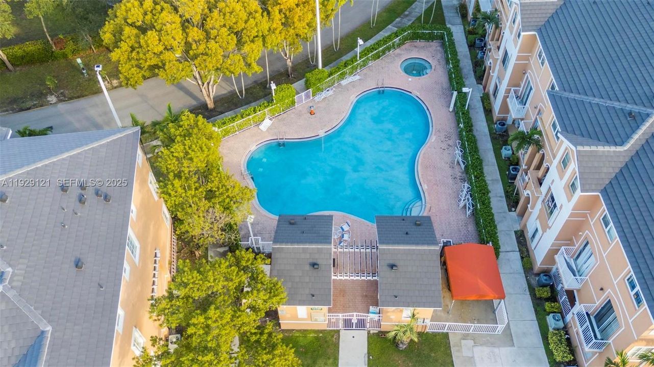 For Sale: $345,000 (2 beds, 2 baths, 1298 Square Feet)