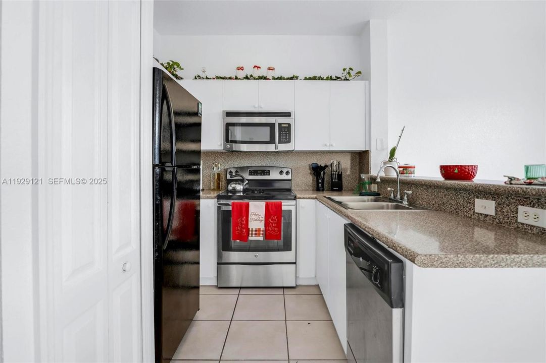 For Sale: $345,000 (2 beds, 2 baths, 1298 Square Feet)