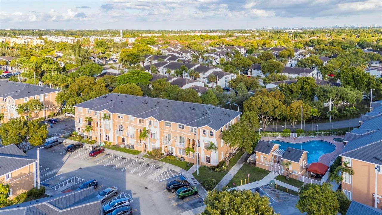 For Sale: $345,000 (2 beds, 2 baths, 1298 Square Feet)