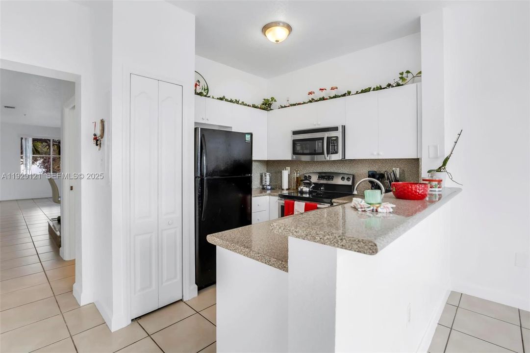 For Sale: $345,000 (2 beds, 2 baths, 1298 Square Feet)