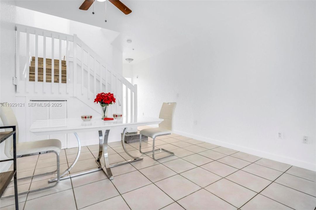 For Sale: $345,000 (2 beds, 2 baths, 1298 Square Feet)