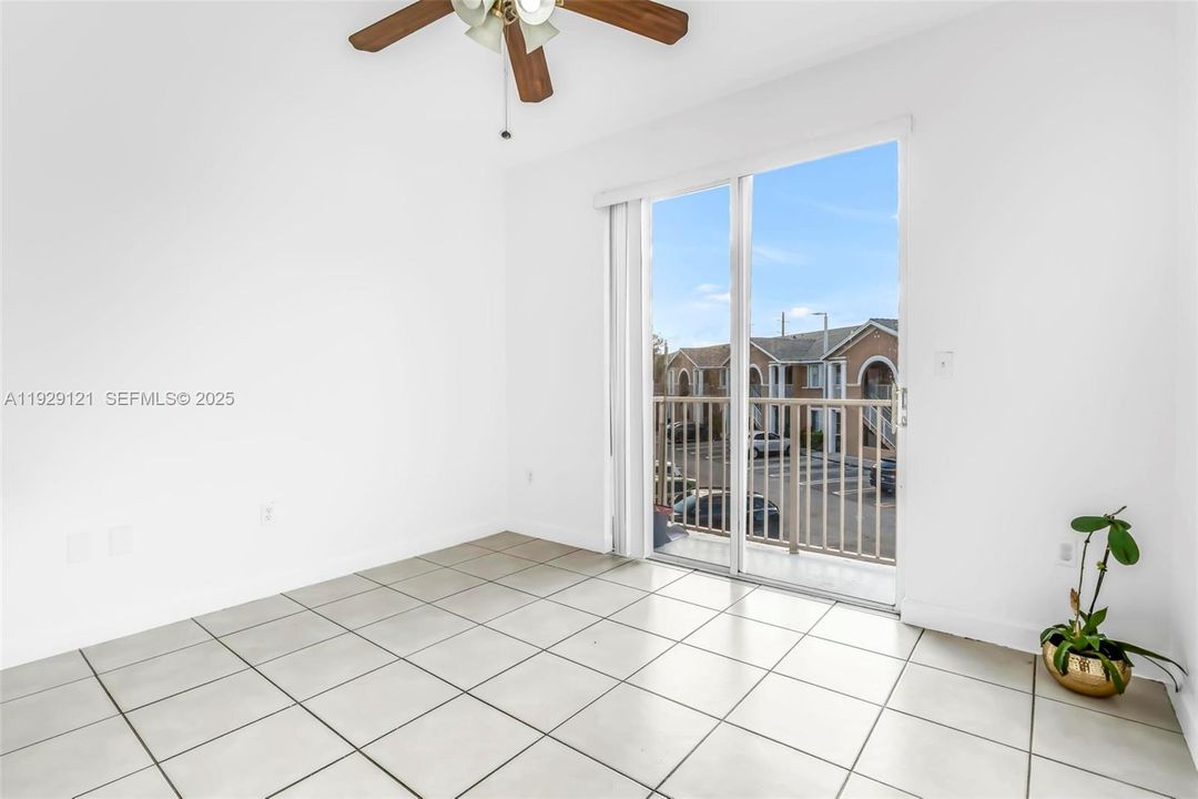 For Sale: $345,000 (2 beds, 2 baths, 1298 Square Feet)