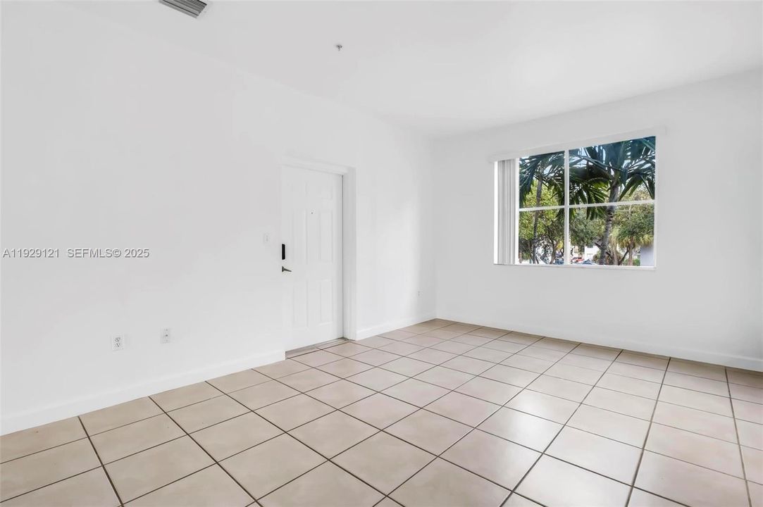 For Sale: $345,000 (2 beds, 2 baths, 1298 Square Feet)