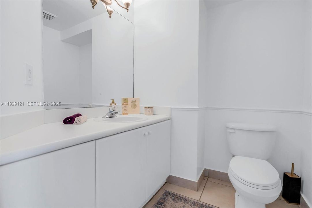 For Sale: $345,000 (2 beds, 2 baths, 1298 Square Feet)