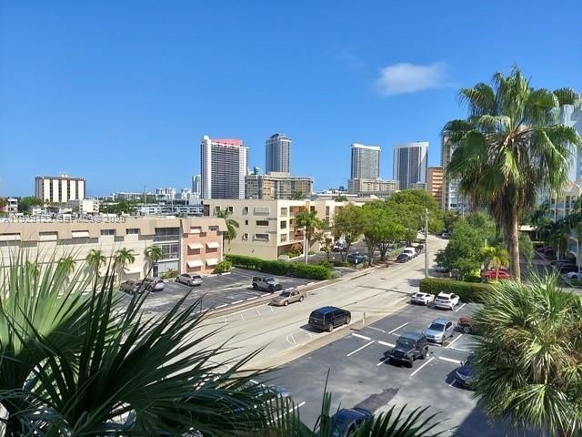 For Rent: $2,250 (1 beds, 1 baths, 876 Square Feet)