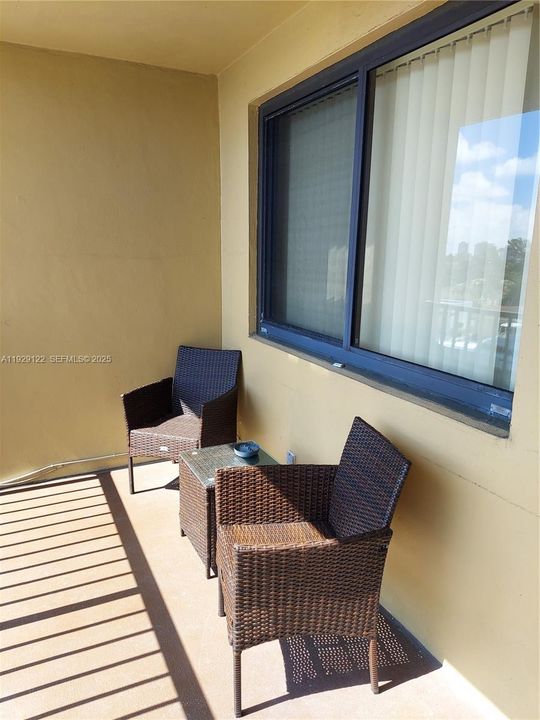 For Rent: $2,250 (1 beds, 1 baths, 876 Square Feet)