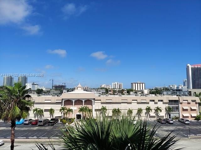 For Rent: $2,250 (1 beds, 1 baths, 876 Square Feet)