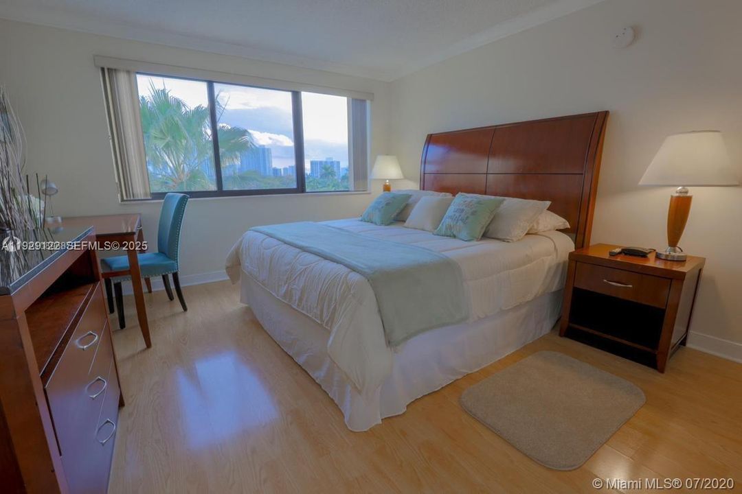 For Rent: $2,250 (1 beds, 1 baths, 876 Square Feet)