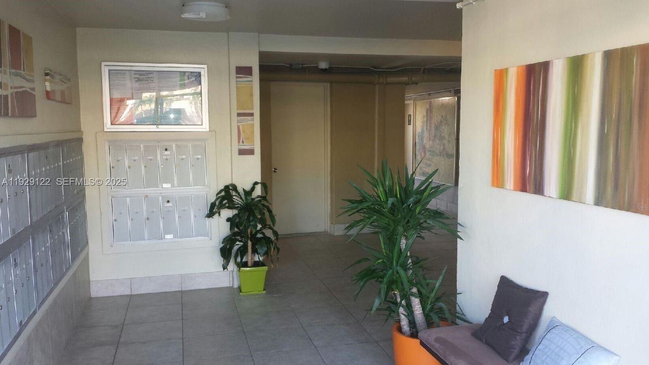 For Rent: $2,250 (1 beds, 1 baths, 876 Square Feet)