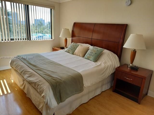 For Rent: $2,250 (1 beds, 1 baths, 876 Square Feet)