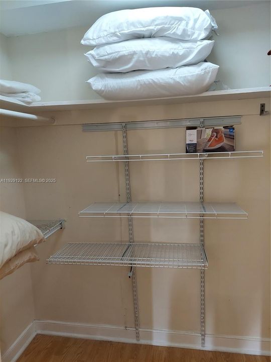 For Rent: $2,250 (1 beds, 1 baths, 876 Square Feet)