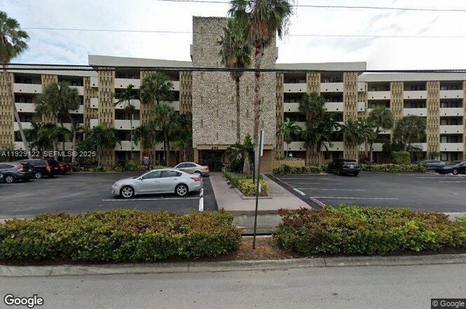 For Rent: $2,250 (1 beds, 1 baths, 876 Square Feet)