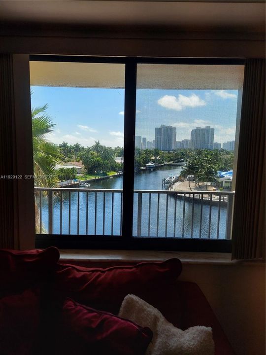 For Rent: $2,250 (1 beds, 1 baths, 876 Square Feet)