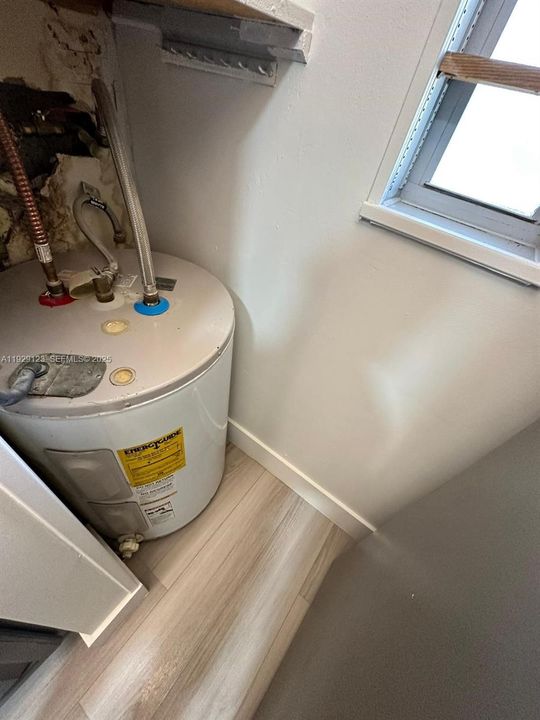 На продажу: $219,000 (2 спален, 2 ванн, 949 Квадратных фут)