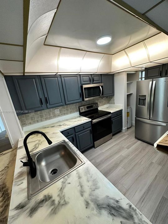 На продажу: $219,000 (2 спален, 2 ванн, 949 Квадратных фут)