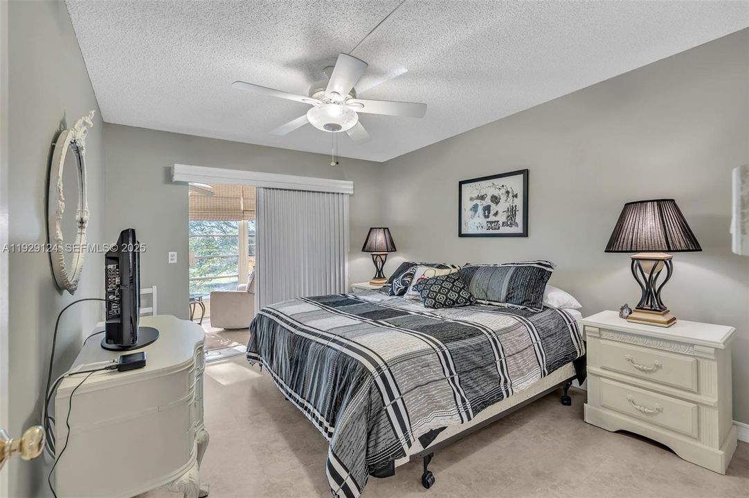 На продажу: $229,000 (2 спален, 2 ванн, 1000 Квадратных фут)