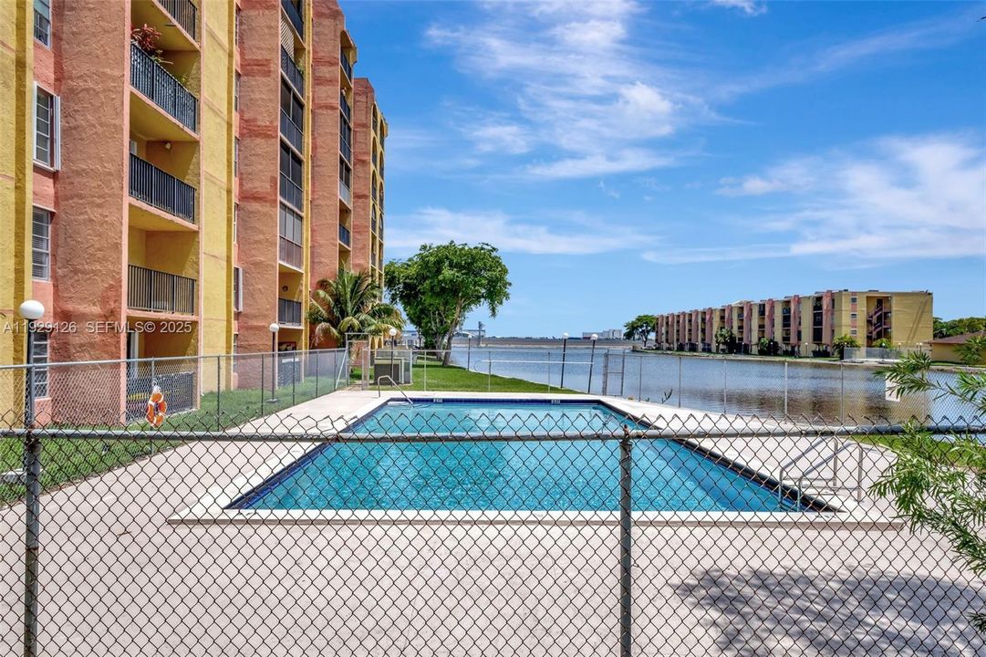 В аренду: $2,000 (2 спален, 1 ванн, 709 Квадратных фут)