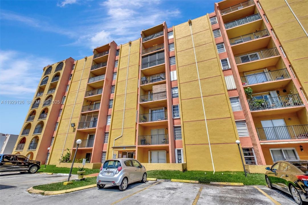 В аренду: $2,000 (2 спален, 1 ванн, 709 Квадратных фут)