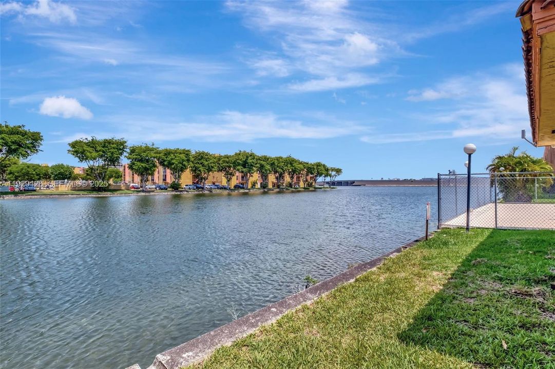 В аренду: $2,000 (2 спален, 1 ванн, 709 Квадратных фут)