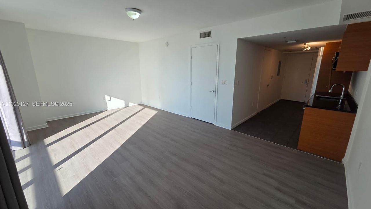 В аренду: $2,000 (0 спален, 1 ванн, 567 Квадратных фут)