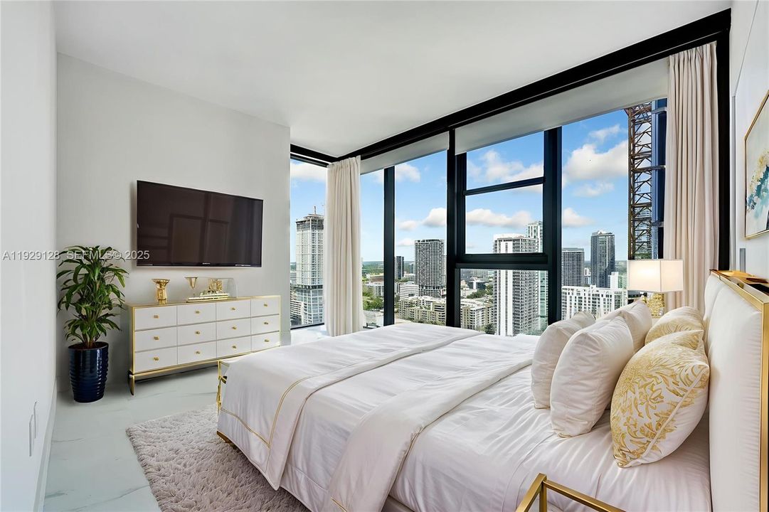 出租: $13,500 (4 贝兹, 5 浴室, 2636 平方英尺)