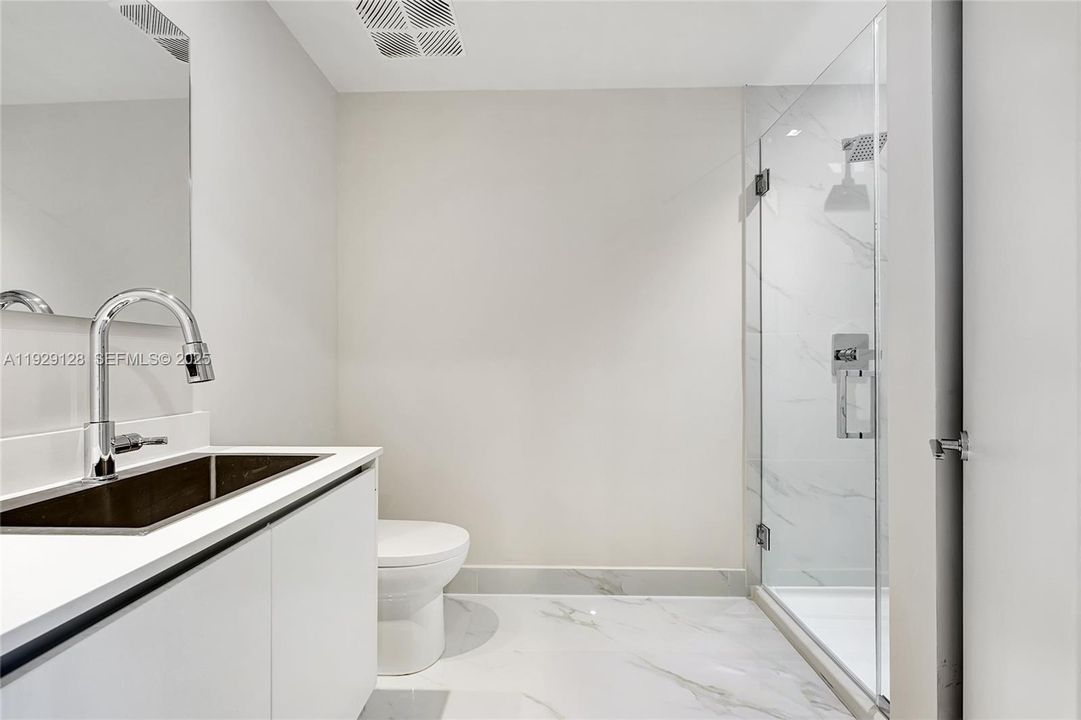 出租: $13,500 (4 贝兹, 5 浴室, 2636 平方英尺)