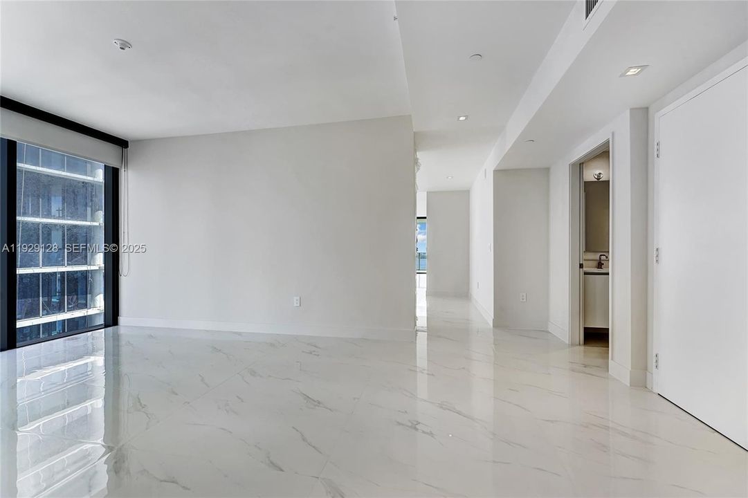 出租: $13,500 (4 贝兹, 5 浴室, 2636 平方英尺)