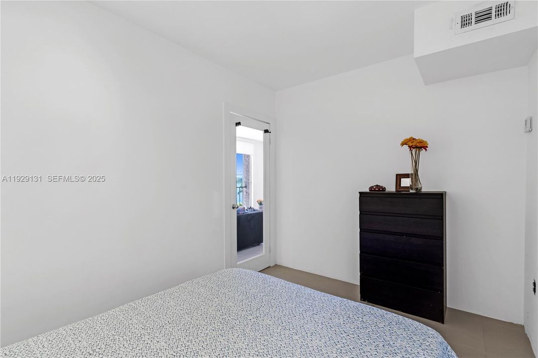 В аренду: $2,200 (1 спален, 1 ванн, 600 Квадратных фут)