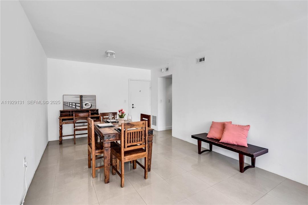 В аренду: $2,200 (1 спален, 1 ванн, 600 Квадратных фут)